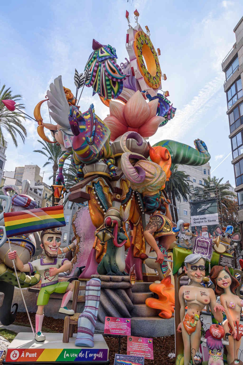 Valencia - fallas 2023 - 9 premio - falla Av. Reino de Valencia-Duque de Calabria - Llámalo amor llámalo 08 .jpg